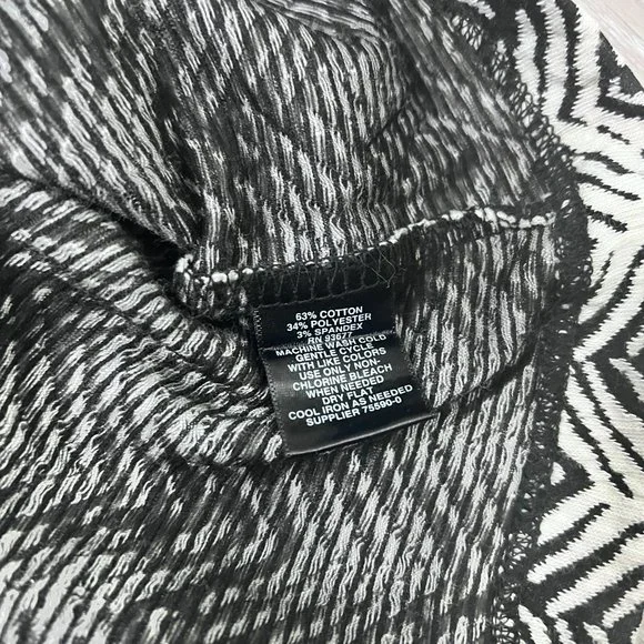 Liz Cliaborne Career Zebra Like Pattern Short Sleeve Top Size M - Picture 6 of 8